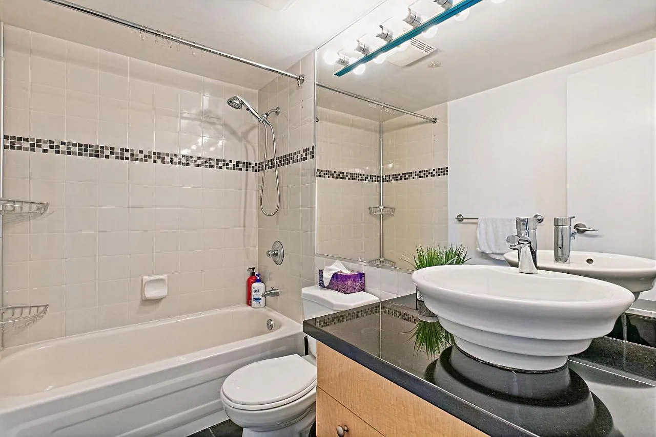 Yaletown Gem Bright And Modern 2Bd Suite Vancouver Canada