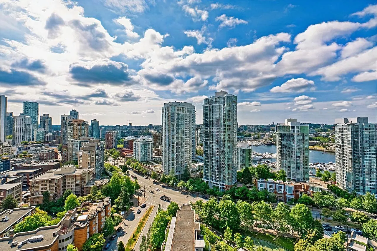 Yaletown Gem Bright And Modern 2Bd Suite Vancouver Canada